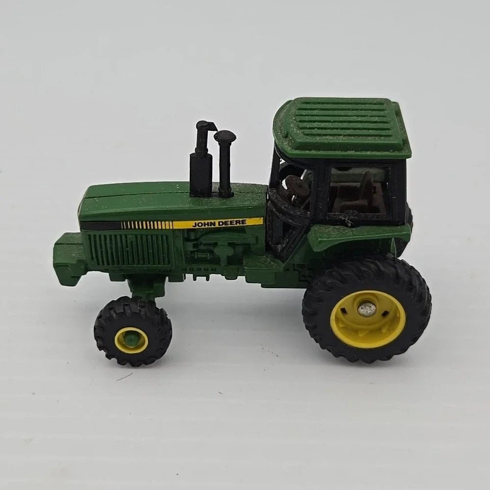 ERTL 1/64 JOHN DEERE MODEL TRACTOR DIECAST METAL GREEN‎ DUAL WHEELS